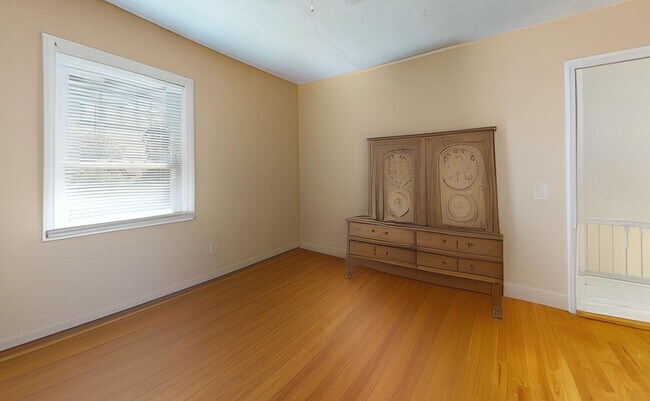 Building Photo - 254 Elliot St