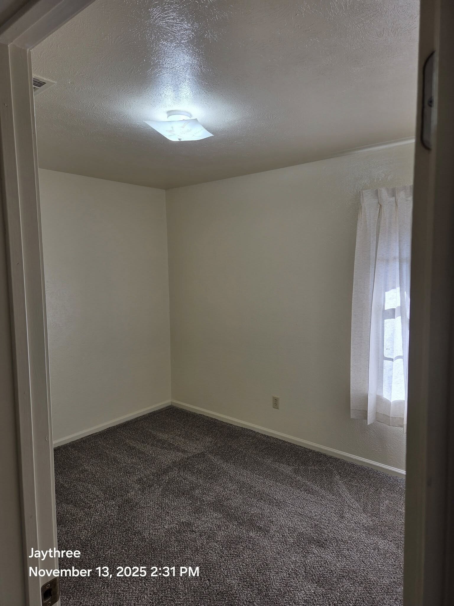 smaller bedroom - 1505 E Beverly Dr