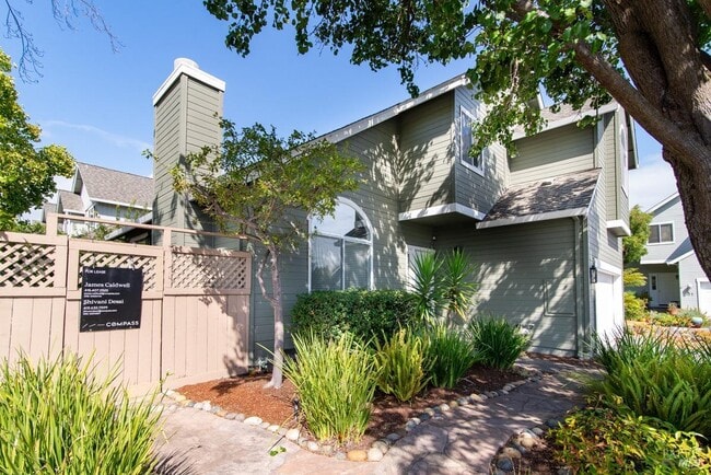 Building Photo - 23 Baypoint Dr