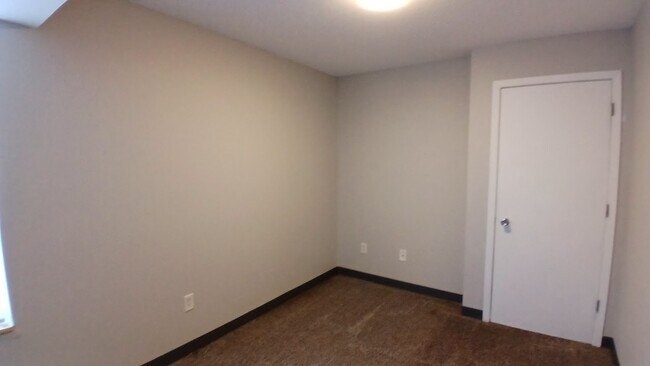 Building Photo - 60 Miller Ave SW