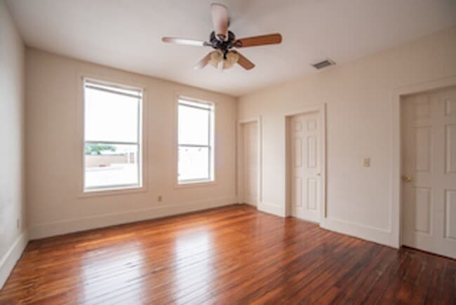 Building Photo - Spacious 2/2 Apartment in Heart of Umatilla!