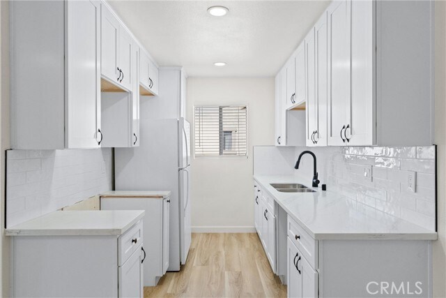 Building Photo - 1382 Vía Santiago