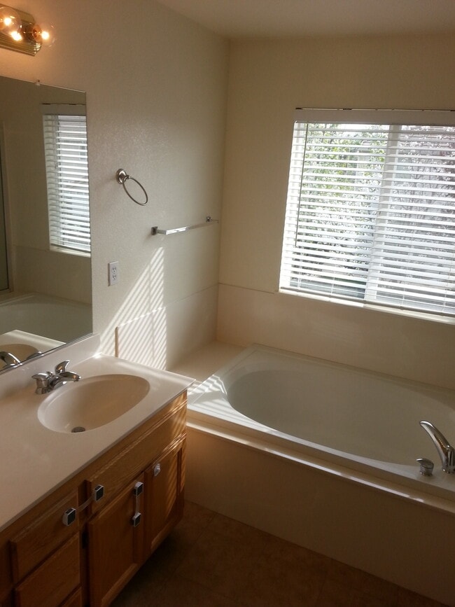 Building Photo - 10087 Tuzza Ct