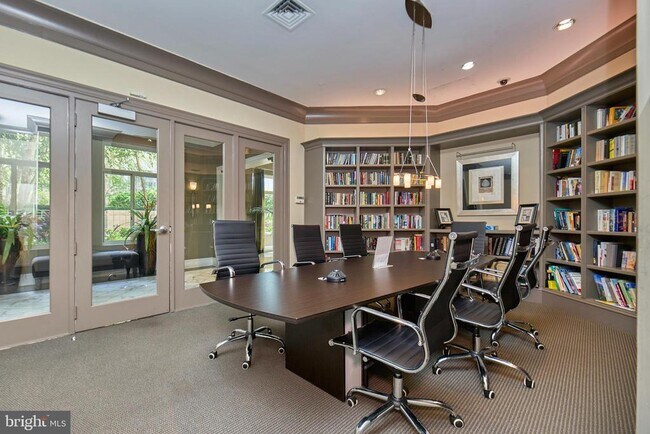 Building Photo - 851 N Glebe Rd