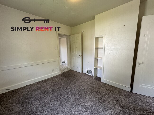 Building Photo - Short-Term, 4 Bed, Avail Now! Through July 2026 Only