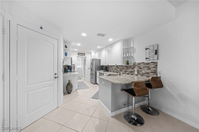 Building Photo - 5633 Cove Cir