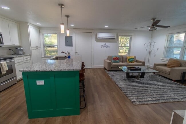 Building Photo - 1760 Pine Woods Rd