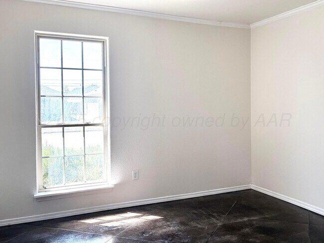 Building Photo - 4521 Pine St