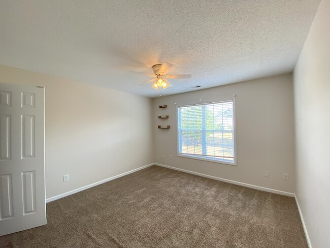 Building Photo - 346 Cresthaven Dr