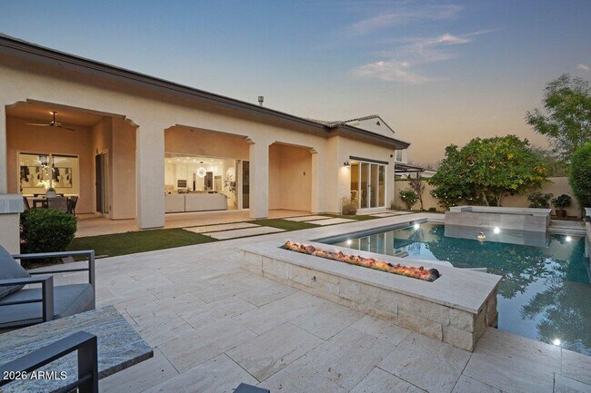 Building Photo - 5543 E Beryl Ave