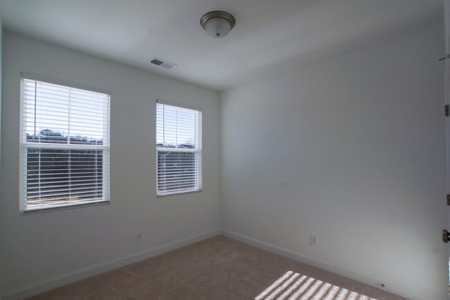 Building Photo - 2024 Eva Pearl Dr