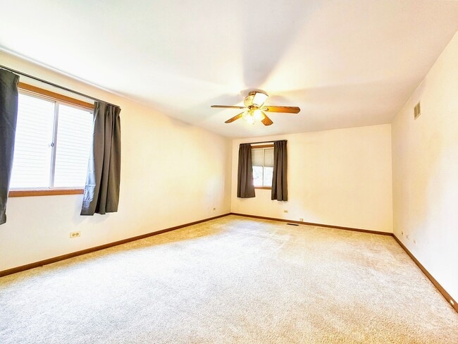 Building Photo - 2434 Red Bud Ct