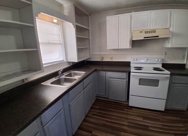 Building Photo - Cozy 3 bedroom house