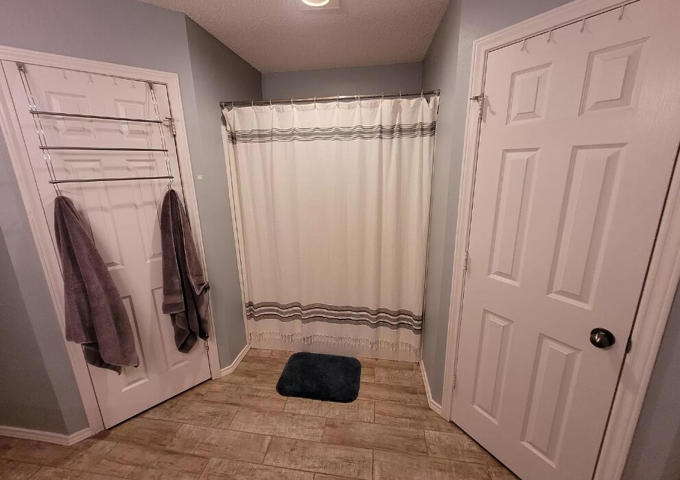 Building Photo - 518 N Juneau Ave