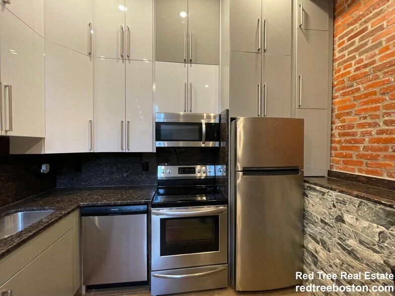 Building Photo - 1030 Commonwealth Ave