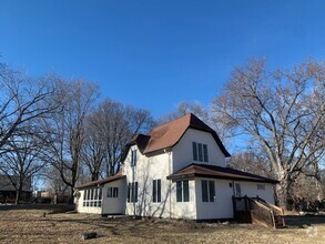 Building Photo - 3 BR/2 BA Single-Family Home With Lake Min...