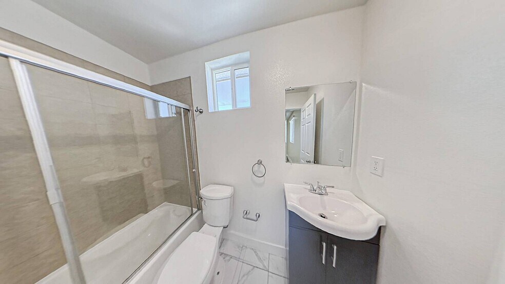 Building Photo - 630 1/2 W 79th St