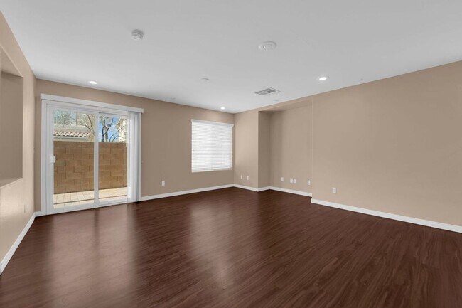 Building Photo - 7330 Phlox Rd