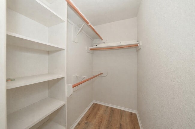 Building Photo - 6210 Fawnlake Dr