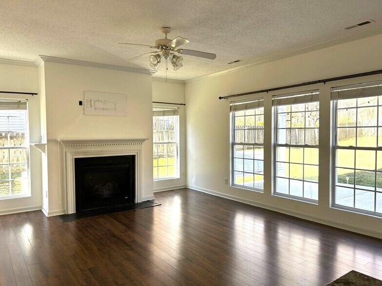 Family room - 4505 Garden Club St
