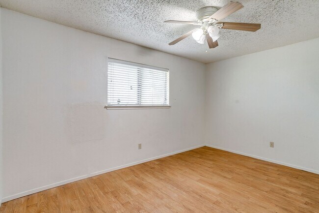 Building Photo - Spacious 4 Bed, 2 Bath Home in SW Fort Worth Ready for New Tenants- 76133