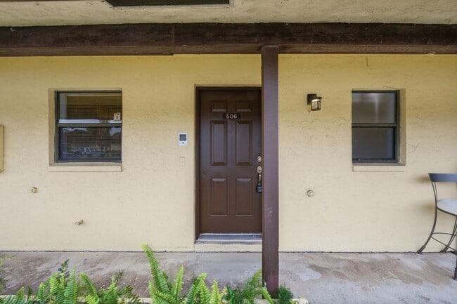 Building Photo - 506 Glenwood Dr