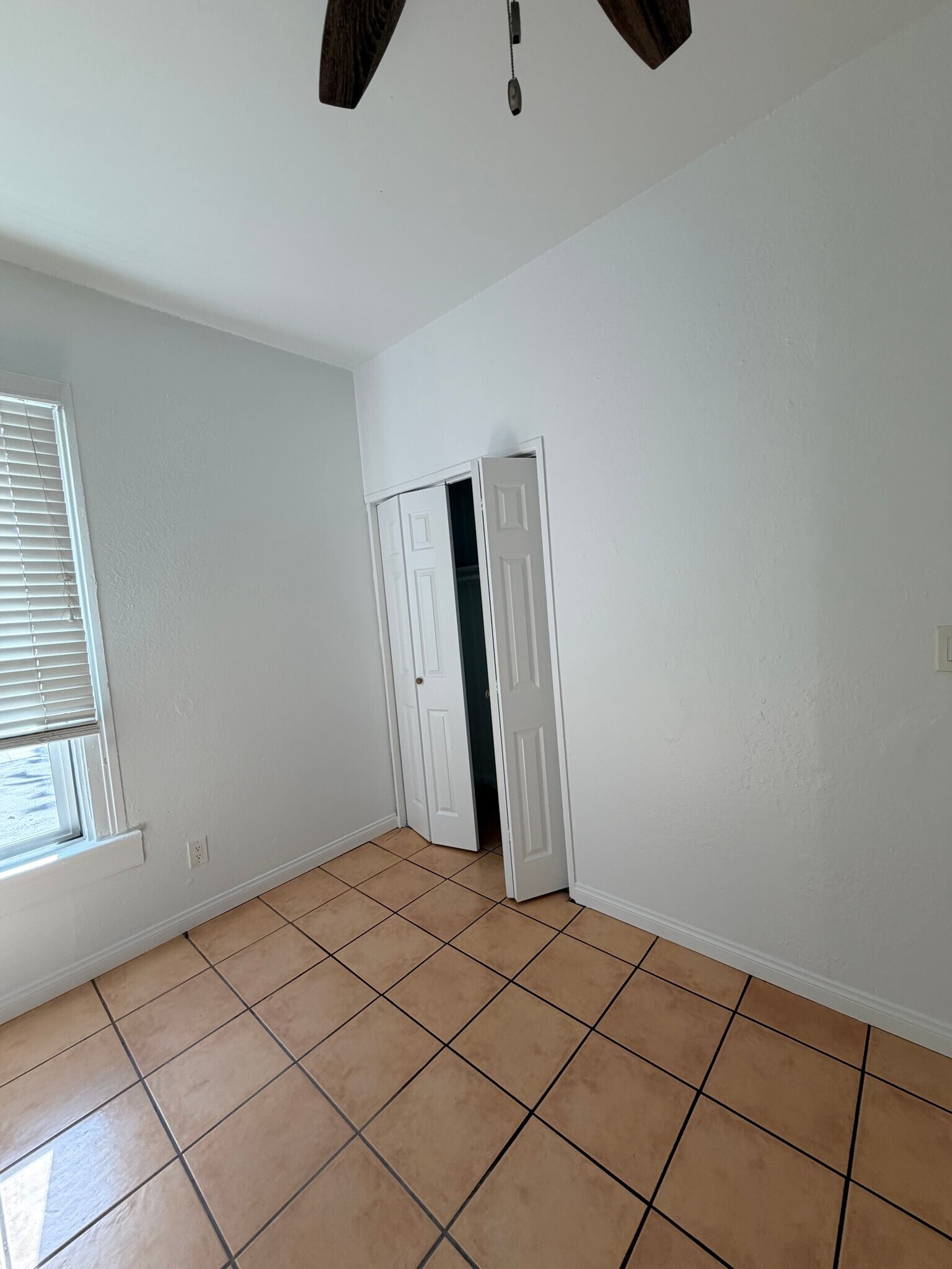 Building Photo - 869 Lincoln Ave