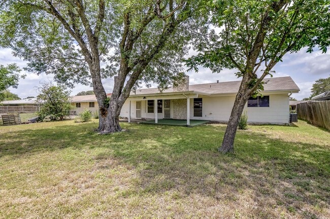 Building Photo - 206 Meadow Path Dr