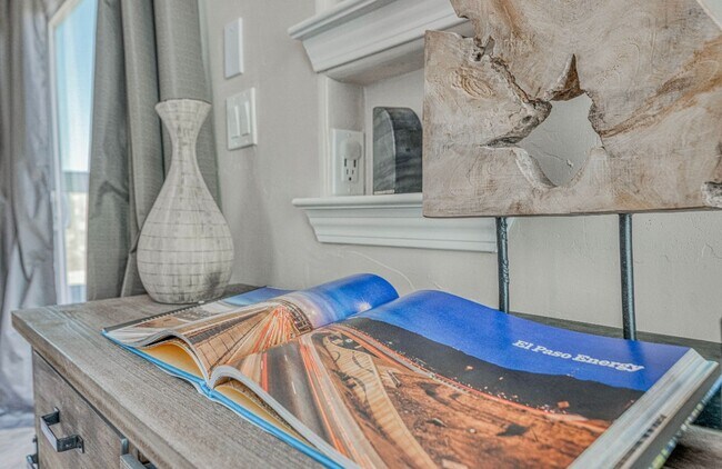 Building Photo - Eastside area for  Short or Long Term Rental(Completely Furnished) Beautiful 4 bed/2.5 baths