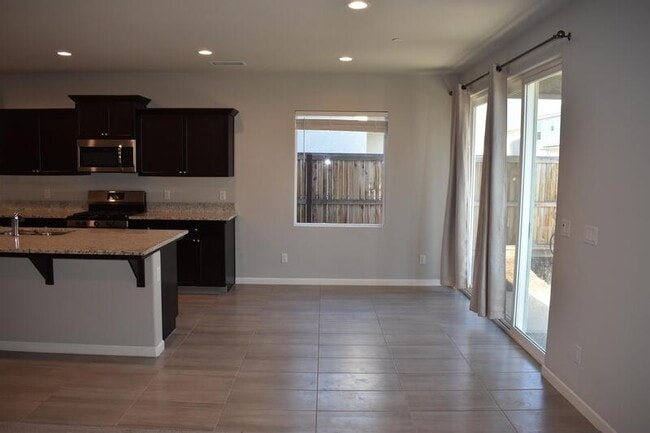 Building Photo - 610 Wood Crest Ave