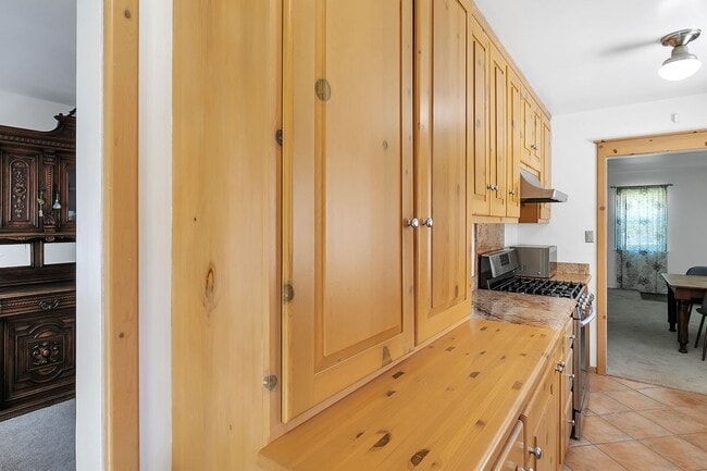 Building Photo - Great 3 Bedroom Home with Large Lot and NO...