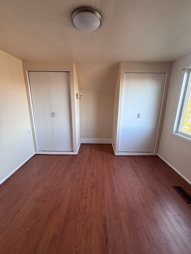 Building Photo - 3 Bedroom 2 Bath House with an office