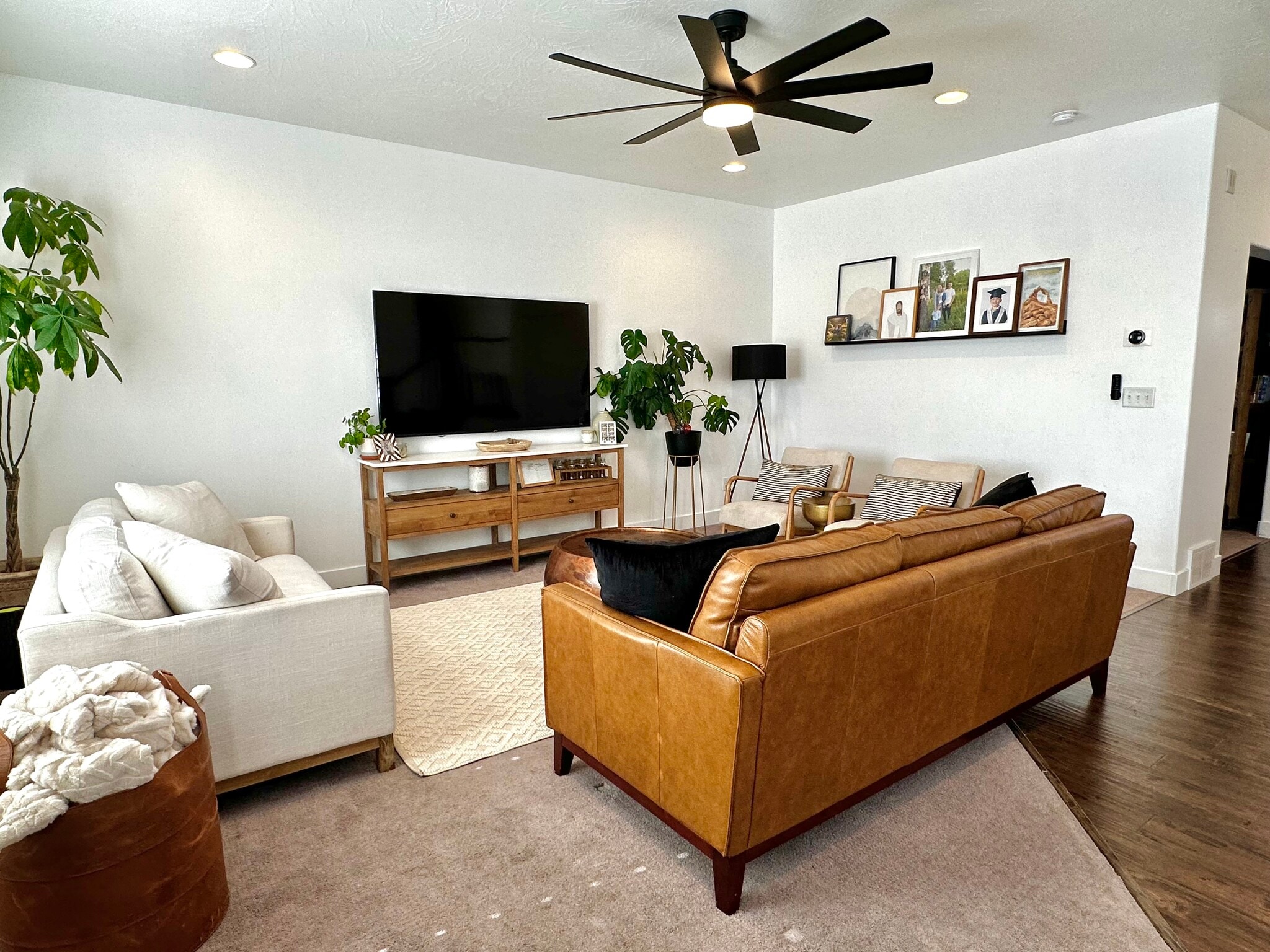 Building Photo - 7868 N Broken Arrow Ln