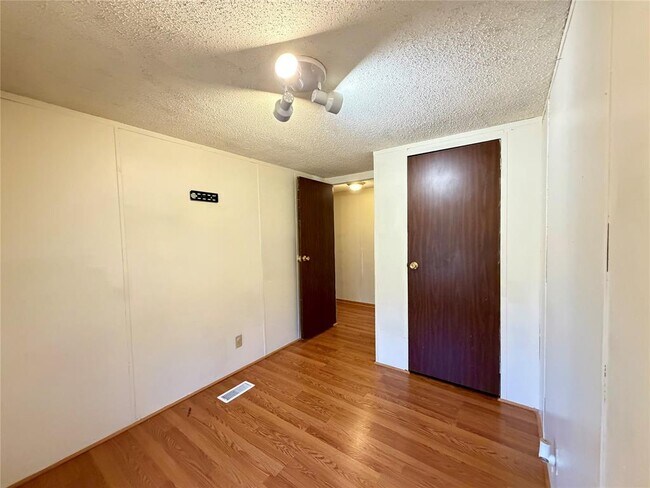 Building Photo - 382 Co Rd 4450