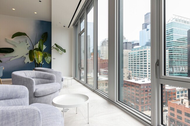 Building Photo - 165 North Des Plaines Street-SI FL12-ID748