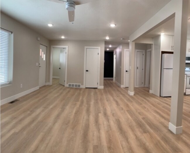 Building Photo - Beautifully Remodeled Cottonwood Heights Home!