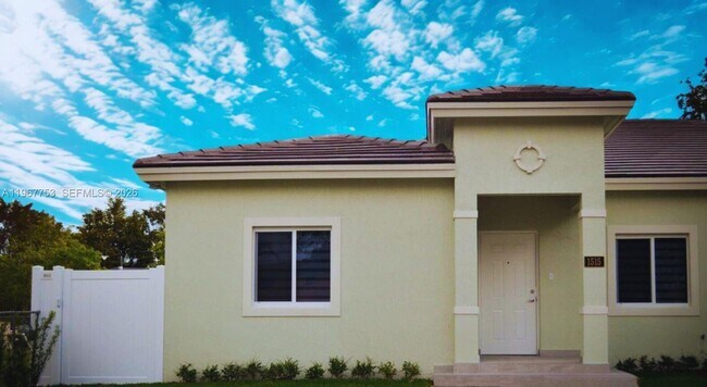 Building Photo - 1515 SW 65th Pl