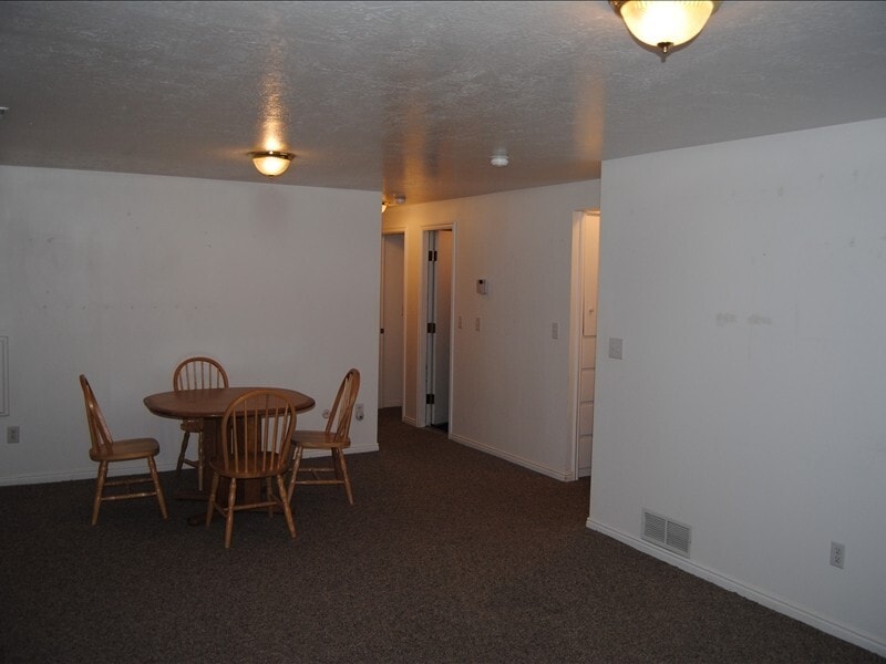 Building Photo - 1053 S Main St