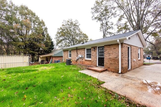 Building Photo - 3BD/1BA Ranch in Cabarrus Woods!