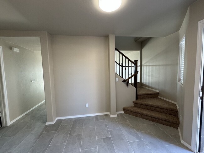 Building Photo - 43313 W Cowpath Rd