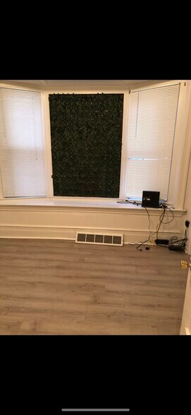 Building Photo - 204 Stratford Ave