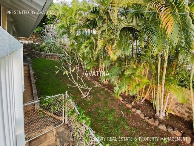 Building Photo - 2330 Makanani Dr