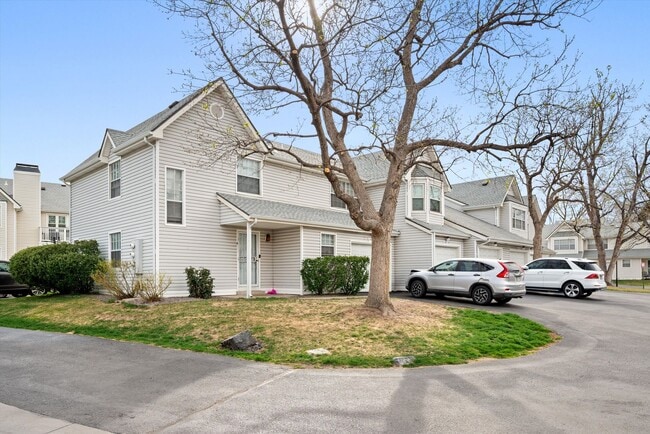 Building Photo - Cherry Creek Schools Condo | Balcony, Fireplace, Garage + Pool