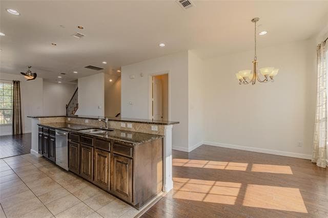 Building Photo - 602 Arbol