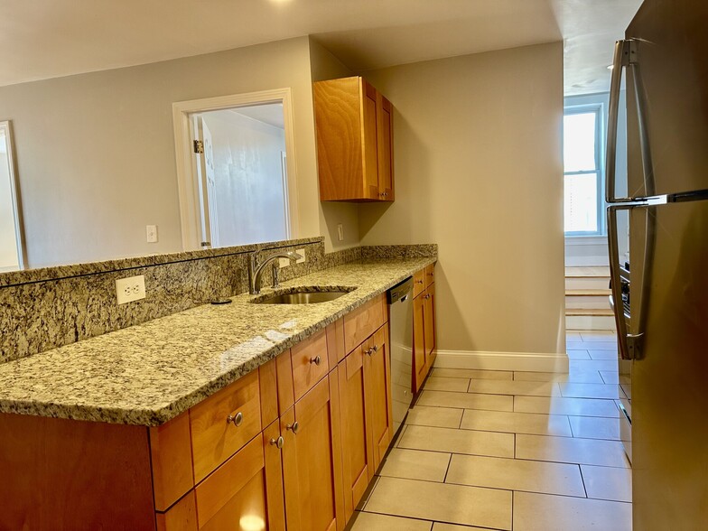 Building Photo - 76 Egmont St