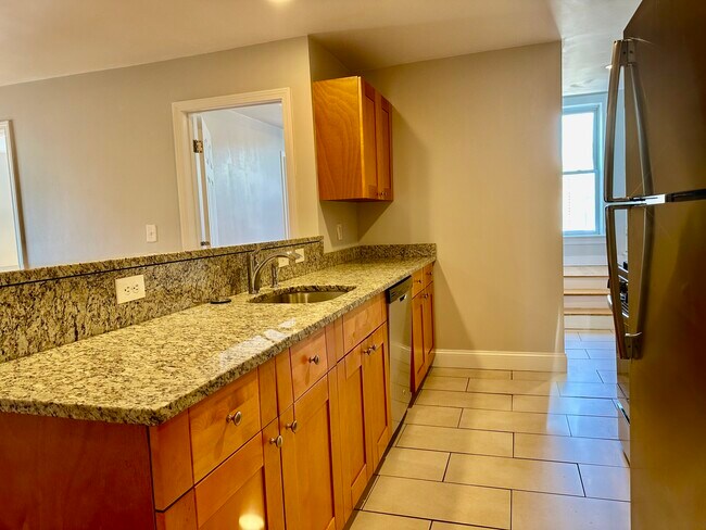 Building Photo - 76 Egmont St