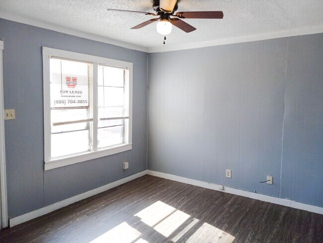 Building Photo - $0 First Month's Rent / $0 Deposit at Move-in