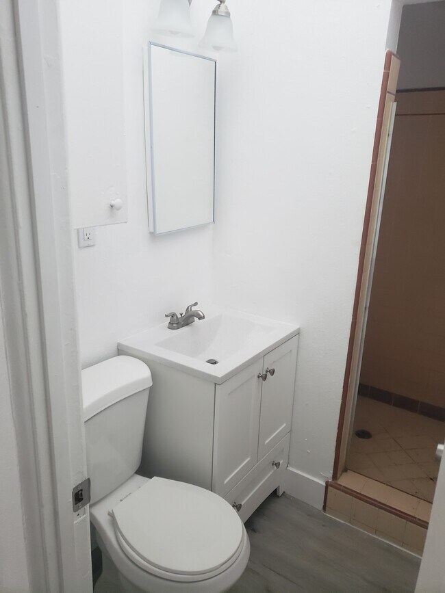 1466 Alamitos Ave 1466 Alamitos Ave Long Beach CA 90813 Apartment