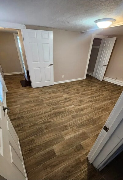 Building Photo - Room in Duplex on M.L.K. Jr Dr SW