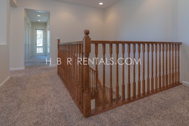 Building Photo - 521 S Altura Ct